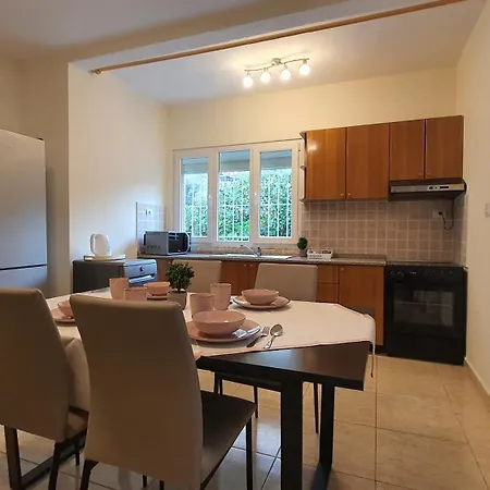 Orange House * טיראנה