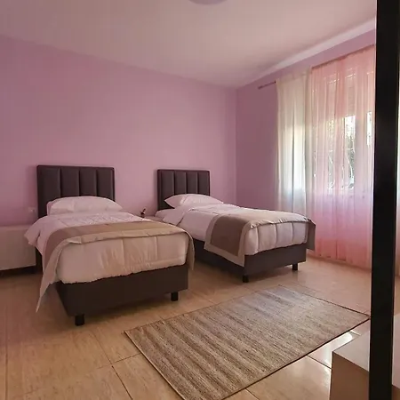 Orange House טיראנה