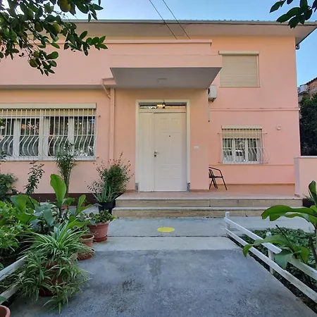 Orange House * טיראנה